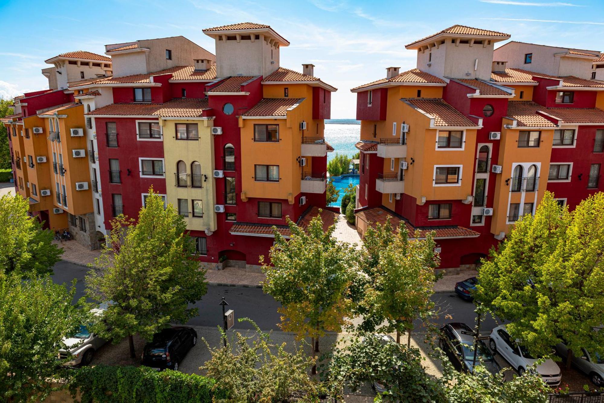 Menada Aheloy Apartments Exterior photo